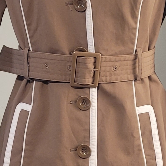 Tan and White Trench Coat - Picture 3 of 4